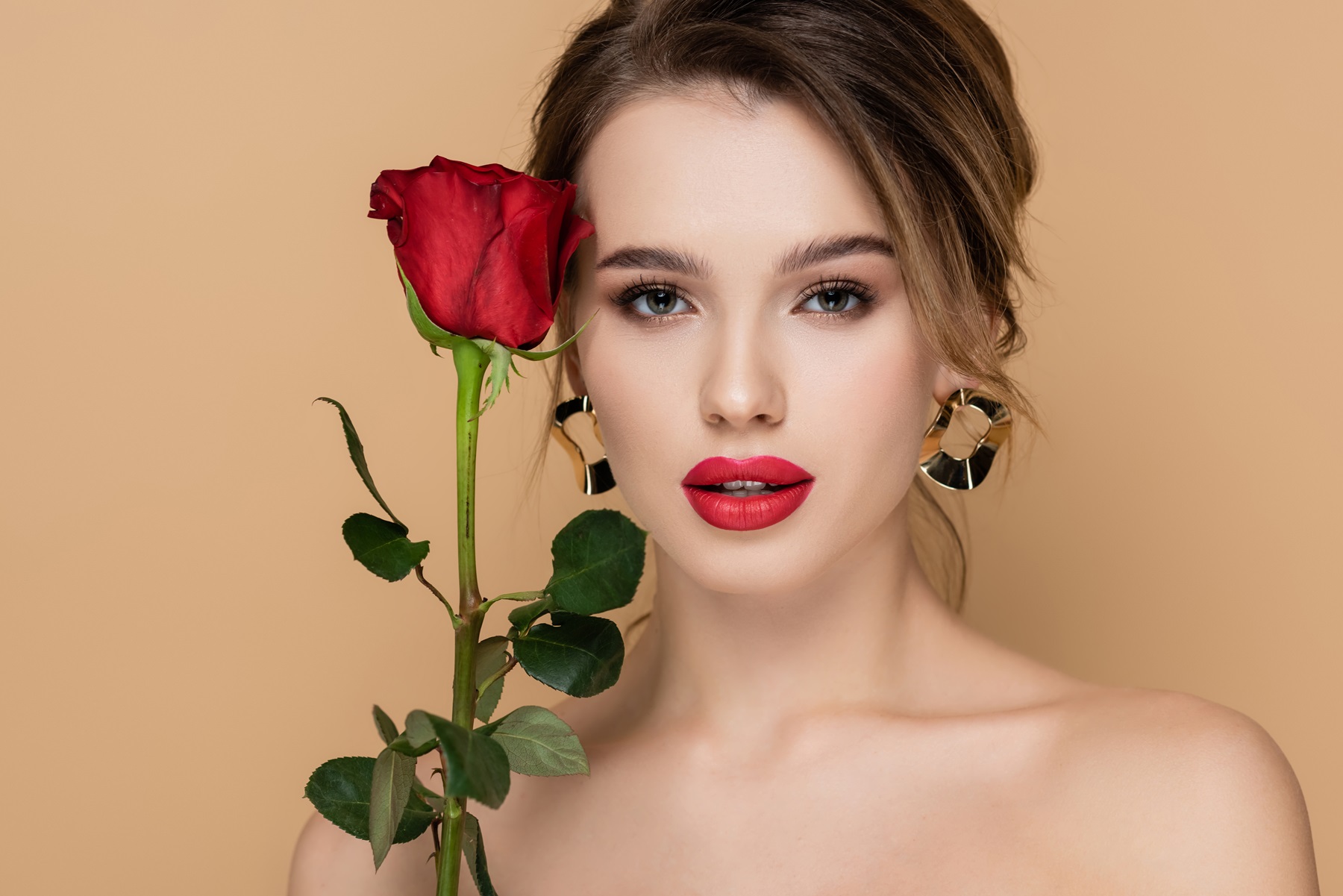 date night beauty tips: charming woman with red lips and fresh rose