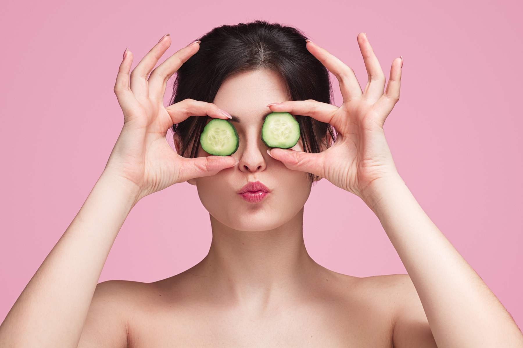 Date night Beauty: Refreshing Eye Treatment: with Cucumber slices